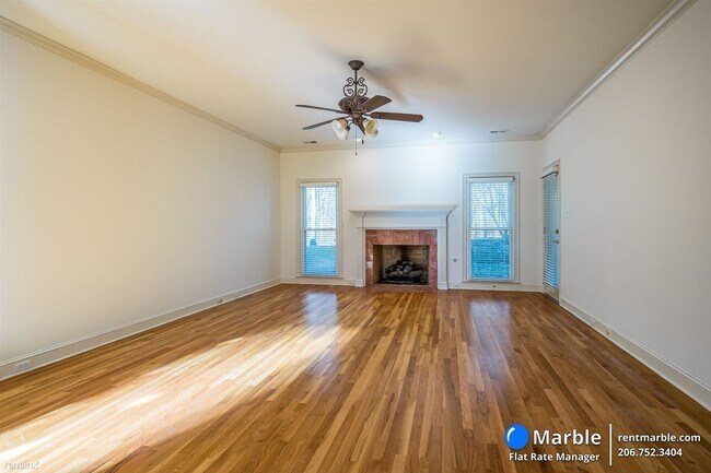 Building Photo - 4 br, 3.5 bath House - 1124 Timberlake Dr E