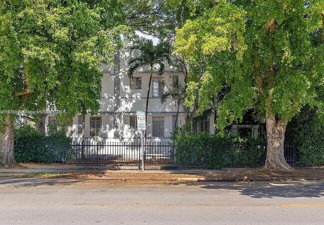 Foto del edificio - 817 Lenox Ave.