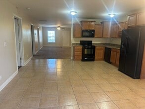 Building Photo - 6 Hudson Hollow Road