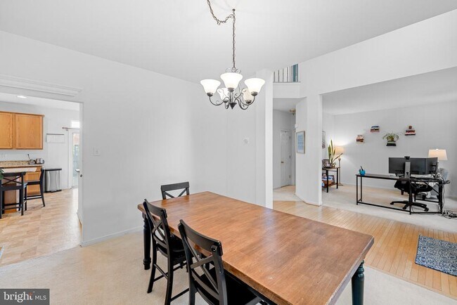 Foto del edificio - 8592 Stonehouse Dr