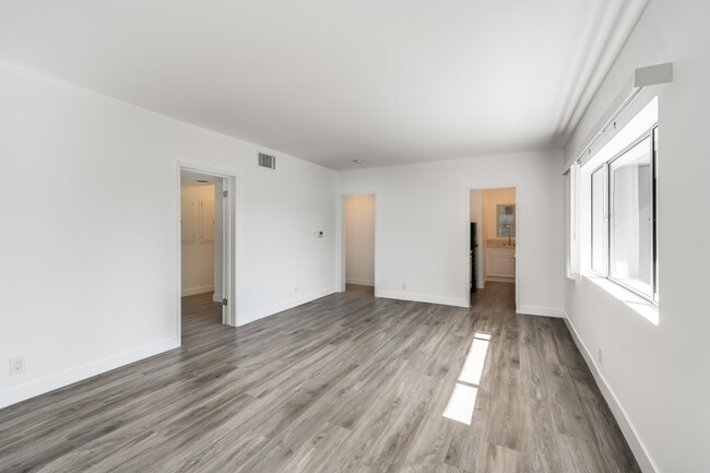 living room - 1724 1/2 Rotary Dr