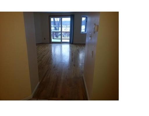 Foto del edificio - 122 Broadmeadow St