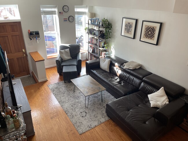 Building Photo - 126 Burnett St