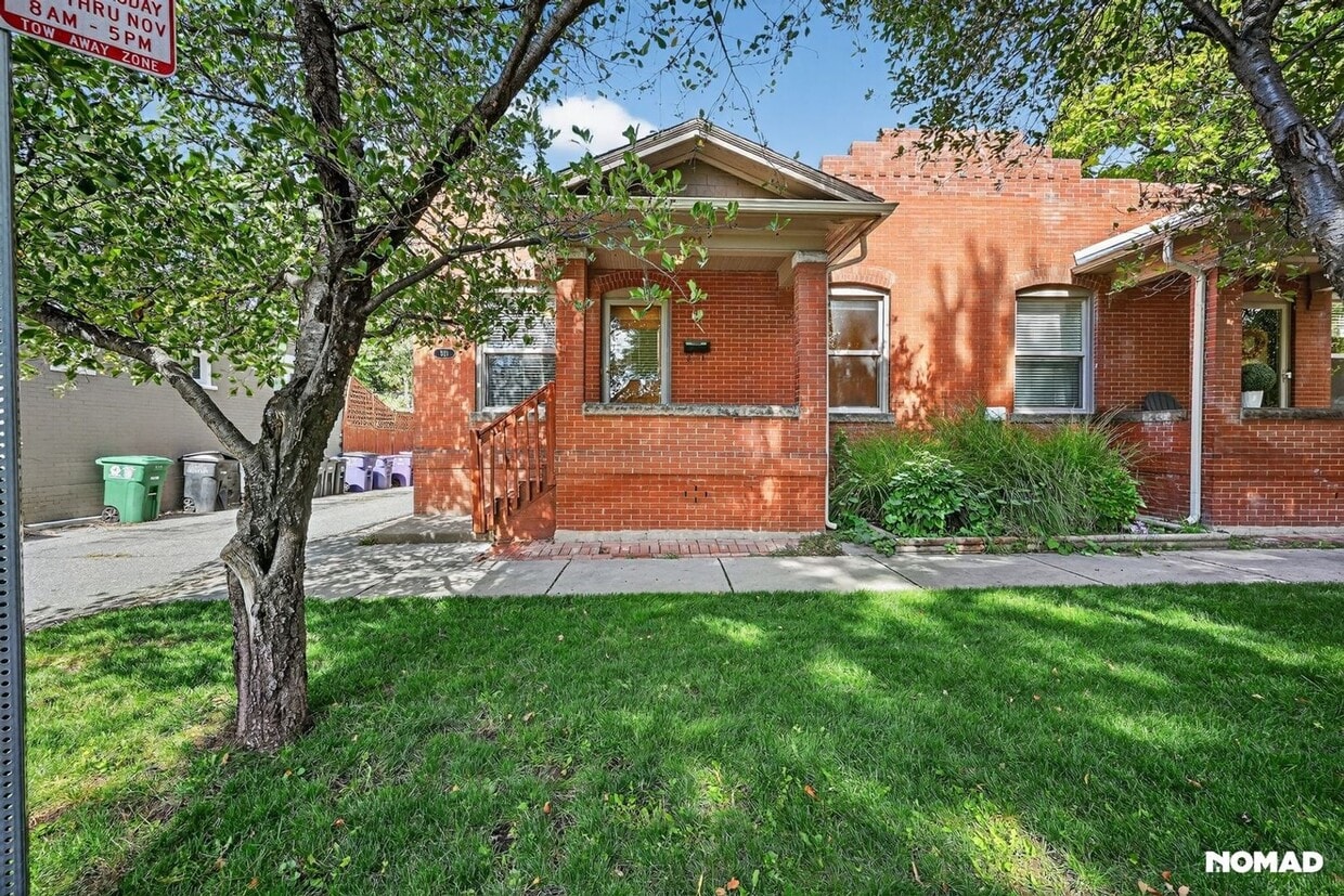 Primary Photo - 521 E Center Ave