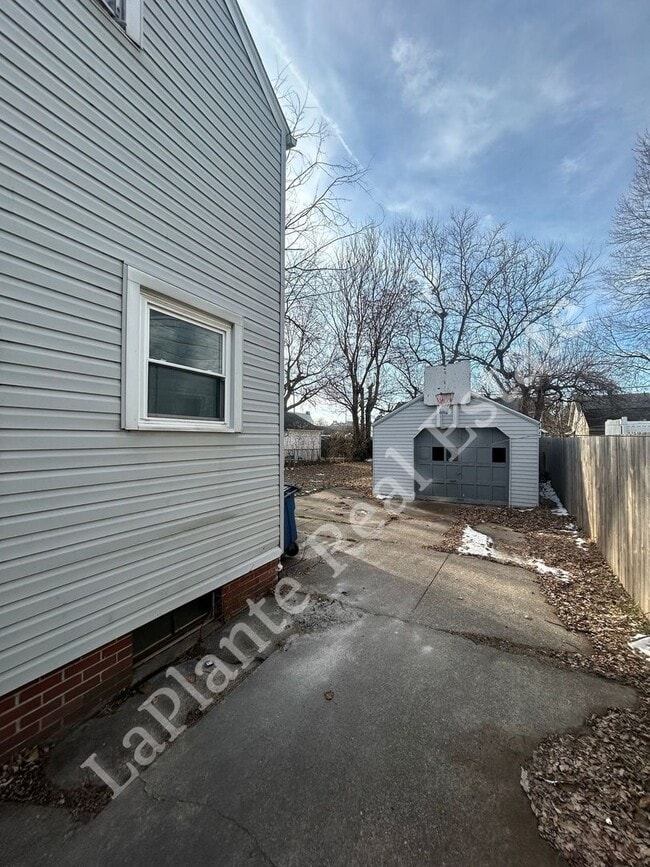 Building Photo - Well-Located 3-Bedroom Home Near Library Village
