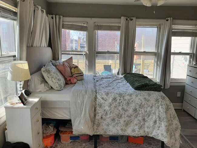 Building Photo - 512 S Stanley St