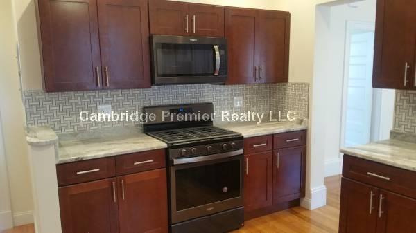 Primary Photo - 242 Chestnut St