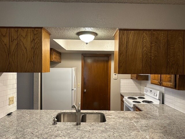 Foto del edificio - 13733 Fairhill Ave
