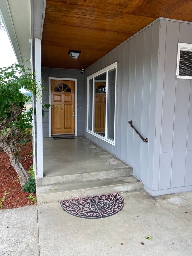 Foto del edificio - 3 Bedroom 1 Bath Hucrest Home