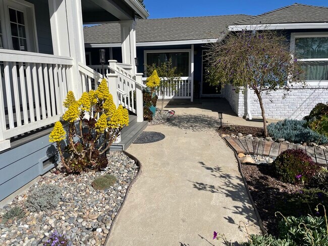 Building Photo - 333 Capitola Road Ext