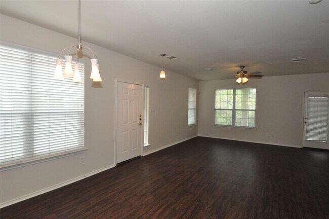 Foto del edificio - 1900 Scofield Ridge Pkwy