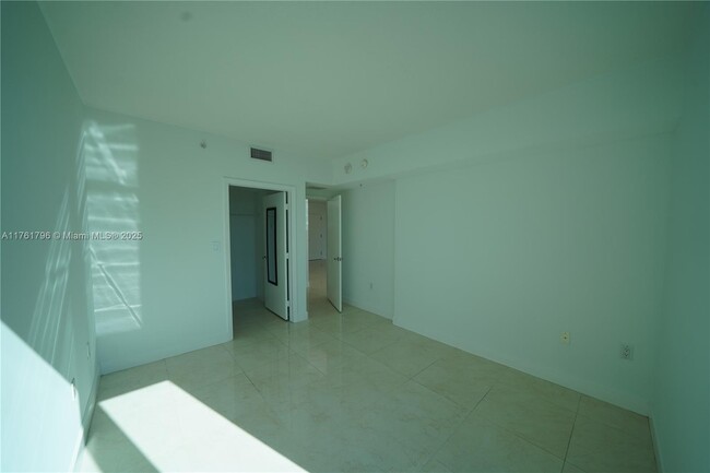 Foto del edificio - 9066 SW 73rd Ct