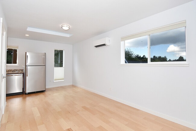 Building Photo - Beautiful Newer Construction (2019) 1 Bedroom/1 Bath ADU in Convenient Location (Central District)