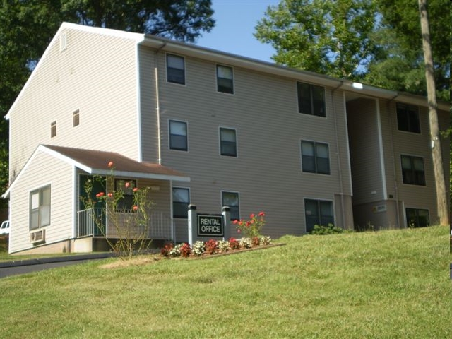 Building Photo - Hilltop Apartments