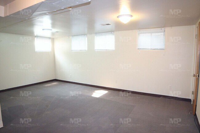 Foto del edificio - 640 1/2 S Meldrum St