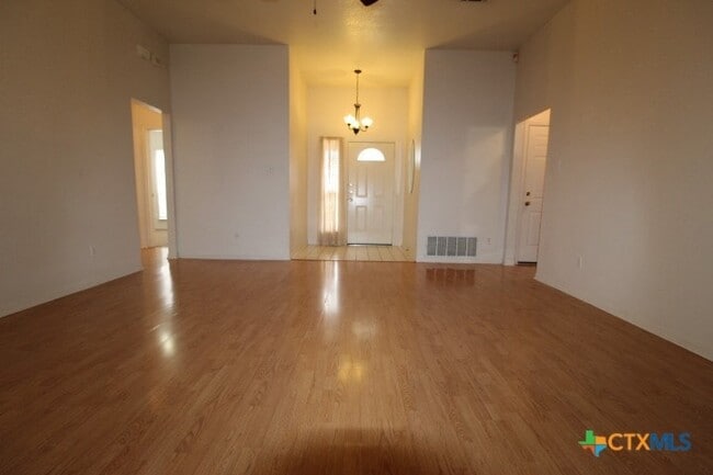 Foto del edificio - 5211 James Loop