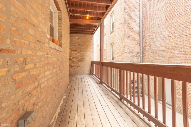 Foto del edificio - 3 br, 3 bath Condo - 2328 W Augusta Blvd