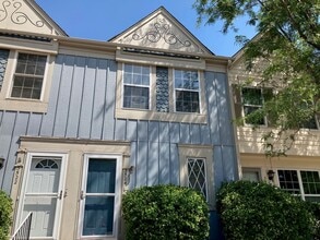 Building Photo - 3524 Queen Anne Way