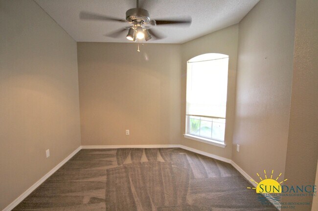 Building Photo - Lovely Home Just Minutes from Hurlburt Fie...