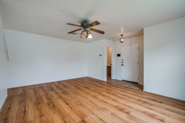 Foto del edificio - 3 bedroom and 2.5 bathroom located in Vill...