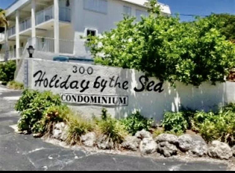 300 Ocean Drive 20 Key Largo Fl 33037 Room for Rent in Key Largo, FL