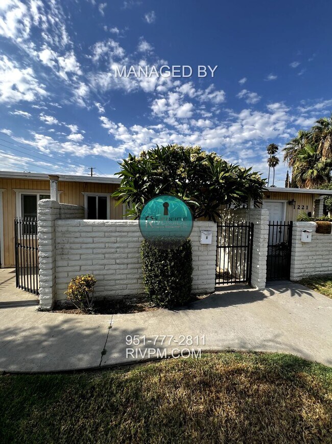 Building Photo - 1221 Villa St