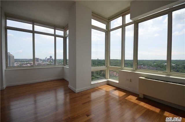 Foto del edificio - 107-24 71st Rd