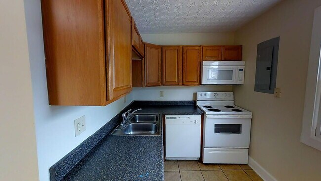 Building Photo - 1375 Indianola Ave