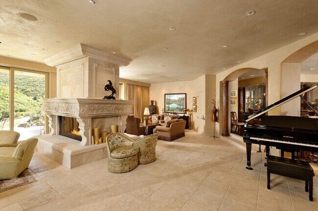 Foto del edificio - 845 Brush Creek Rd