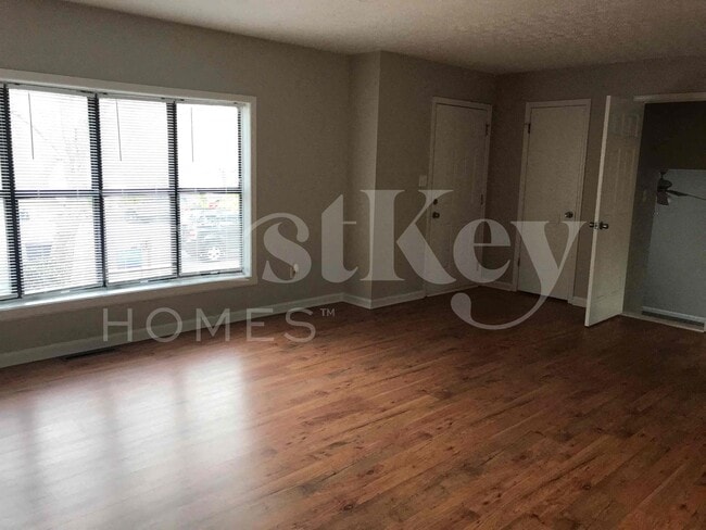 Building Photo - 1006 Hicksmil Ct SW