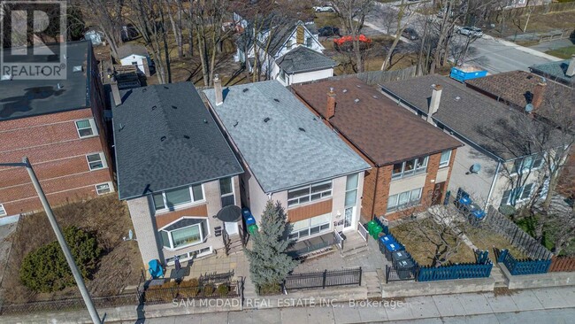 Photo du bâtiment - 376 Lakeshore Rd W