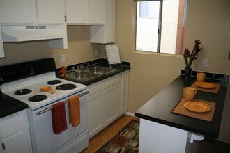 Building Photo - 24 W University Ave