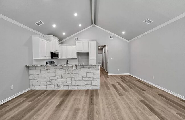 Building Photo - 600 Alamo Dr