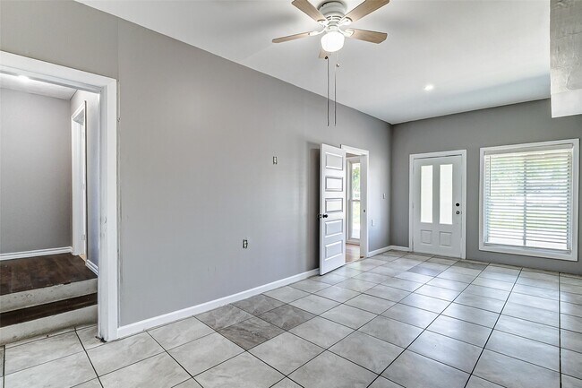 Foto del edificio - 6223 Lavender St