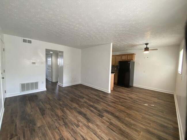 Foto del edificio - 2001 Rockford Ln