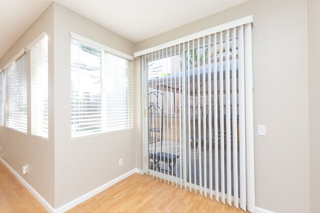 Foto del edificio - 3 bed, 2.5 bath DETACHED home in SCRIPPS RANCH