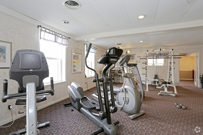 Fitness Center - Woodcrest Apartment Homes