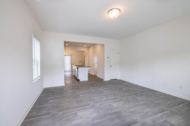 Foto del edificio - BEAUTIFUL 2 Bedroom Townhome in MIDLAND AVAILABLE