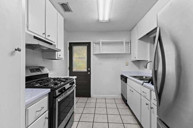 Foto del edificio - LEASE TERMS NEGOTIABLE Northwood 3 Bedroom...
