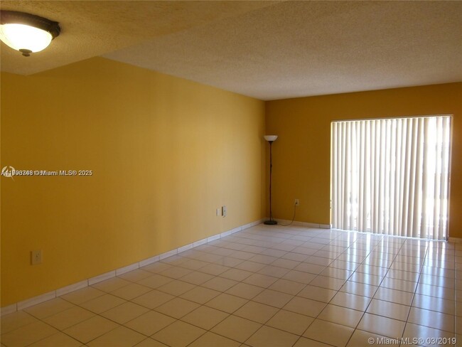Foto del edificio - 950 SW 104th Ct