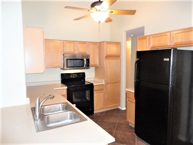 Building Photo - 15943 W Smokey Drive