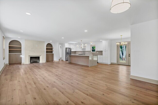 Building Photo - 460 Hilltop Trail