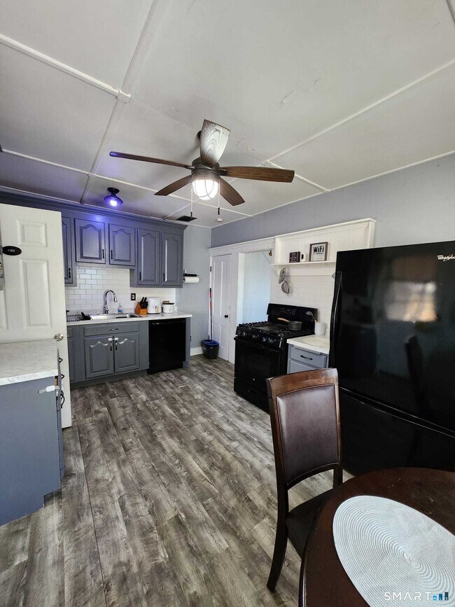 Building Photo - 14 Union St