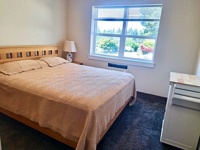 Foto del edificio - UNDER NEW MANAGEMENT: 2bdrm/1ba Efficiency Room - Pet Friendly!