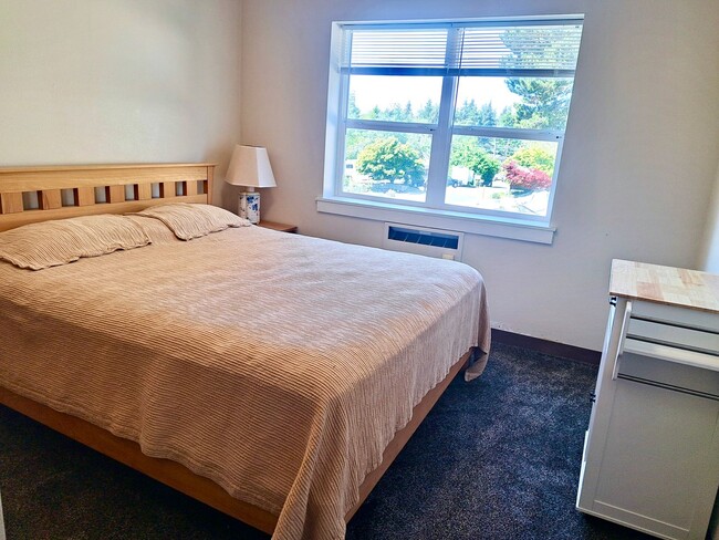 Building Photo - UNDER NEW MANAGEMENT: 2bdrm/1ba Efficiency Room - Pet Friendly!