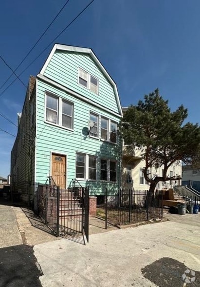 Building Photo - 98 Van Nostrand Ave