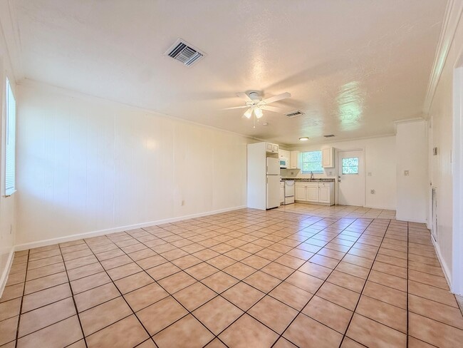 Building Photo - 3075 Floweva St