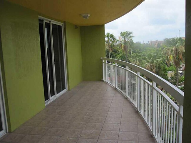 balcony - 816 NW 11th St