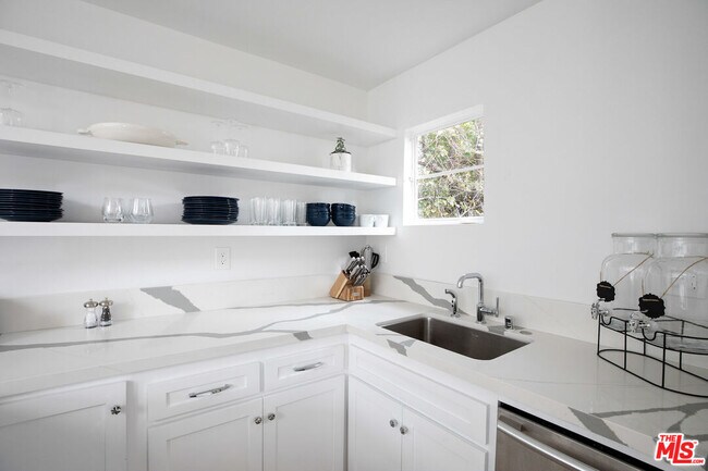 Foto del edificio - 29233 Heathercliff Rd