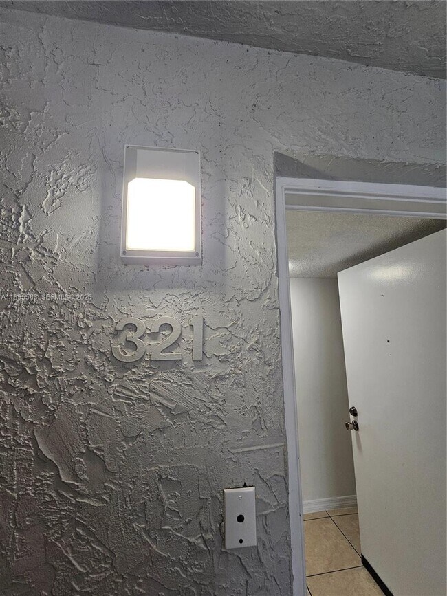 Foto del edificio - 8475 SW 156th Ct